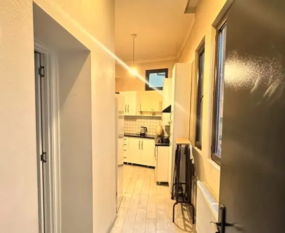 ქირავდება 2 ოთახიანი ბინა 45მ² 1/3 სართ თბილისი