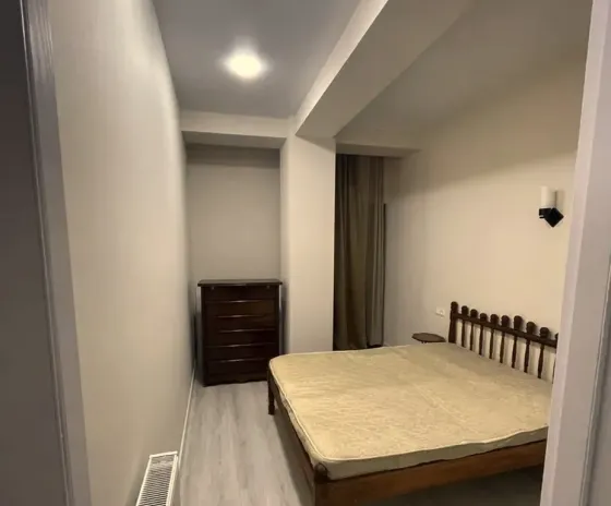 ქირავდება 2 ოთახიანი ბინა 45მ² 5/8 სართ თბილისი