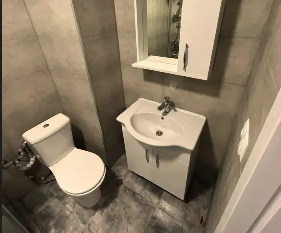 ქირავდება 2 ოთახიანი ბინა 45მ² 5/8 სართ თბილისი