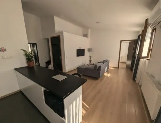 ქირავდება 2 ოთახიანი ბინა 70მ² 4/4 სართ თბილისი