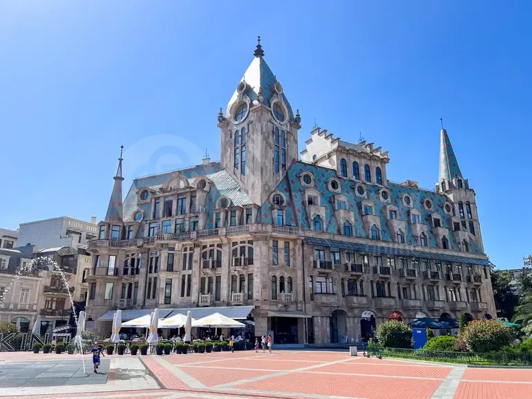 Сдам 4-комн. квартиру 230м² 3/6 эт. Батуми - изображение 1