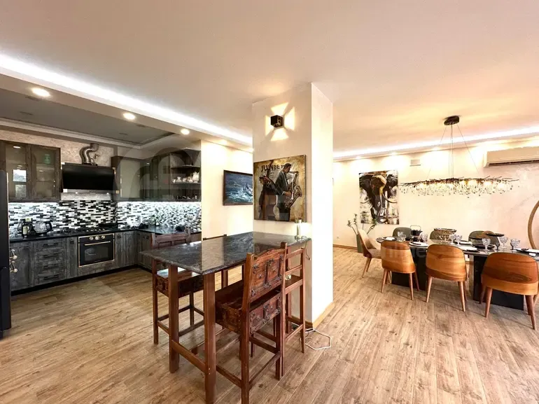 Сдам 4-комн. квартиру 230м² 3/6 эт. Батуми - изображение 4