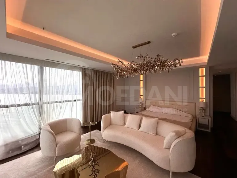 Продам 6-комн. квартиру 358м² 40/41 эт. Батуми - изображение 1