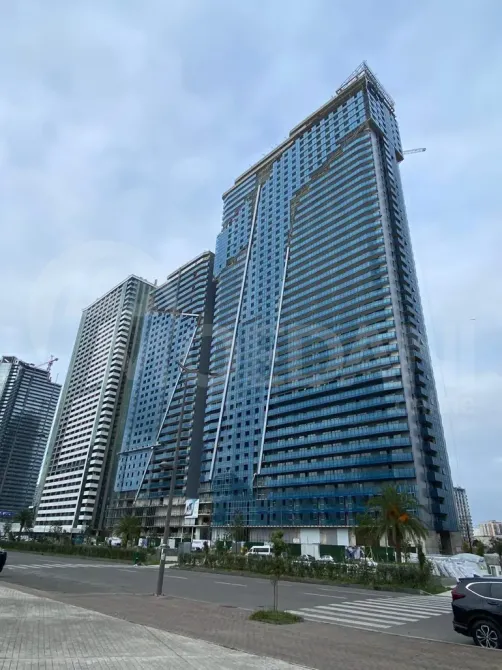 იყიდება 3 ოთახიანი ბინას 56მ² 18/40 სართ ბათუმი - photo 1