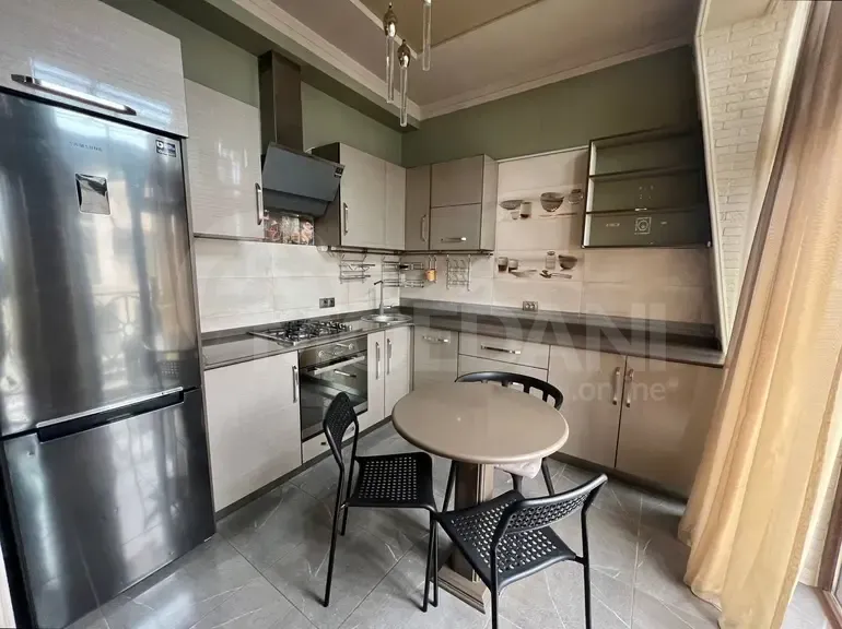 Продам 2-комн. квартиру 78м² 5/6 эт. Батуми - изображение 2