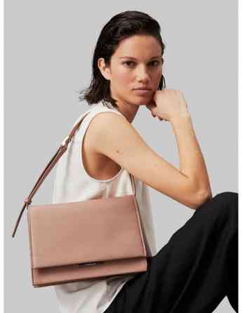 CALVIN KLEIN - CK LINEAR SHOULDER BAG Tbilisi