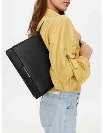 CALVIN KLEIN - CK LINEAR SHOULDER BAG Tbilisi