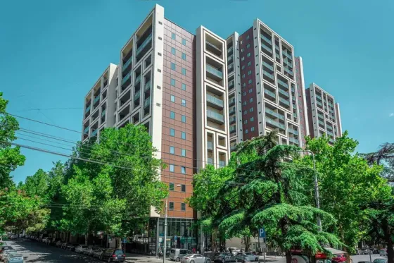 ქირავდება 2 ოთახიანი ბინა 65მ² 5/18 სართ თბილისი