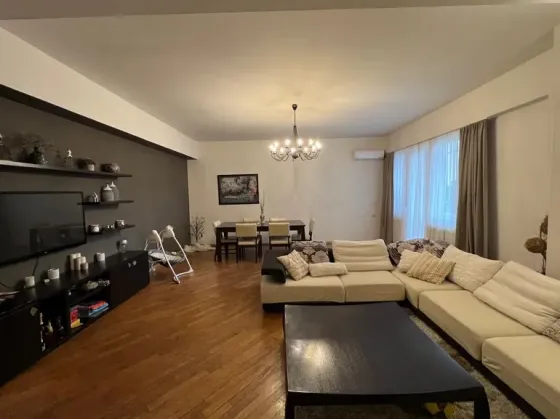 Продам 5-комн. квартиру 205м² 4/10 эт. Тбилиси