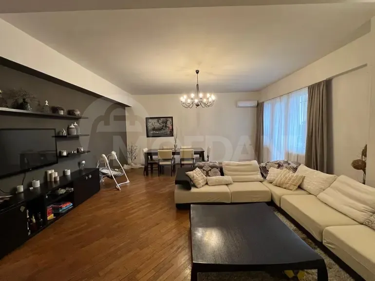 Продам 5-комн. квартиру 205м² 4/10 эт. Тбилиси - изображение 1