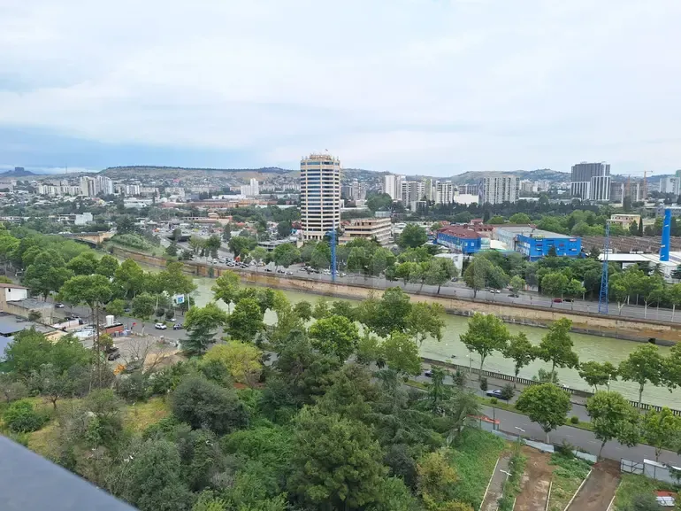 იყიდება 3 ოთახიანი ბინას 82მ² 10/10 სართ თბილისი - photo 1