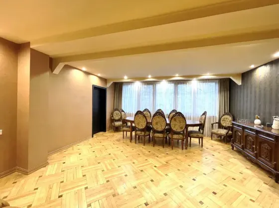 Продам 5-комн. квартиру 147м² 2/5 эт. Тбилиси