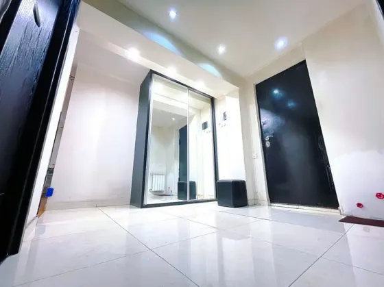 Продам 5-комн. квартиру 147м² 2/5 эт. Тбилиси