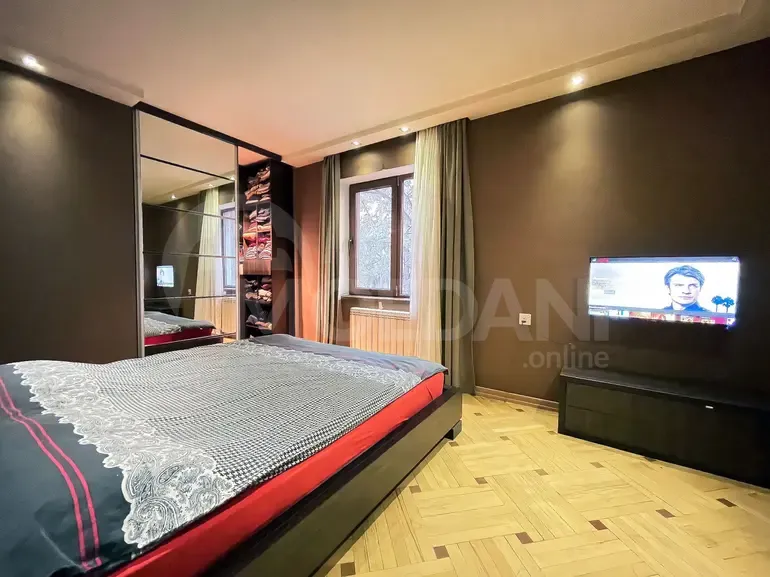 Продам 5-комн. квартиру 147м² 2/5 эт. Тбилиси - изображение 2