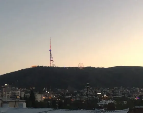 ქირავდება 3 ოთახიანი ბინა 115მ² 6/6 სართ თბილისი