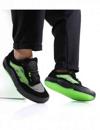VANS - WAYVEE GLOW SKULLS Tbilisi