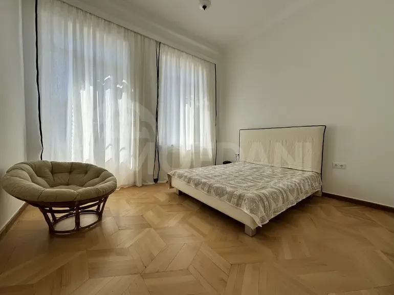 Apartments For Rent five-room 170м² 2/4 floor Tbilisi - photo 1