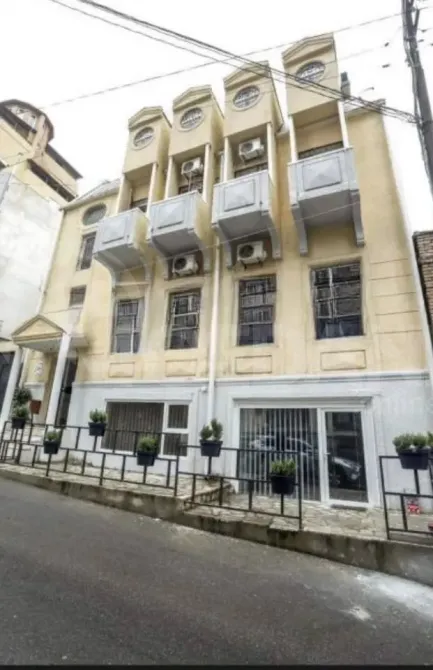 Apartments For Rent five-room 180м² 3/3 floor Tbilisi - photo 1