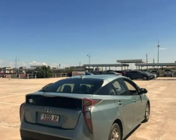 Toyota Prius 2016 თბილისი