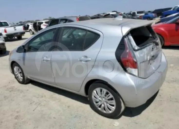 Toyota Prius C 1.5L 2015 Тбилиси - изображение 4
