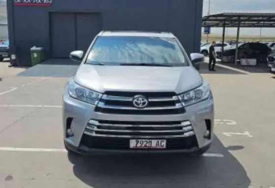 Toyota Highlander 2015 თბილისი