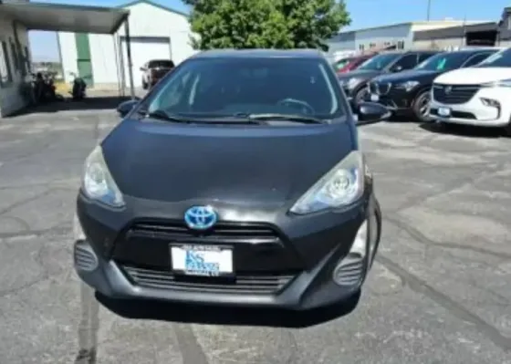 Toyota Prius C 2016 Тбилиси