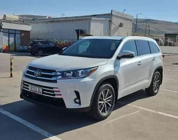 Toyota Highlander 2017 თბილისი