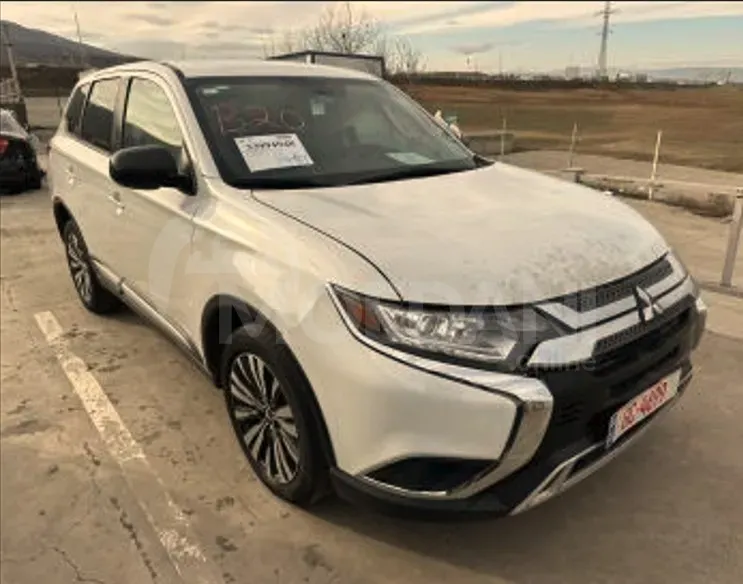 Mitsubishi Outlander 2018 Тбилиси - изображение 1