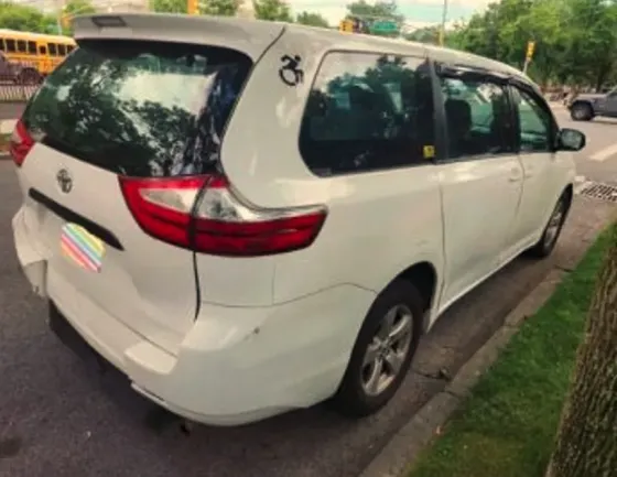 Toyota Sienna 2016 Tbilisi