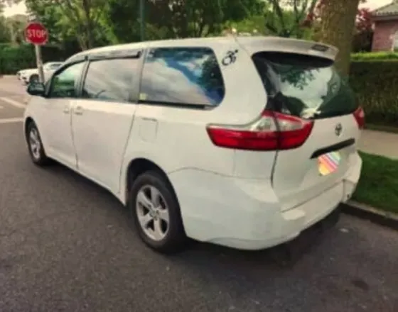 Toyota Sienna 2016 Tbilisi