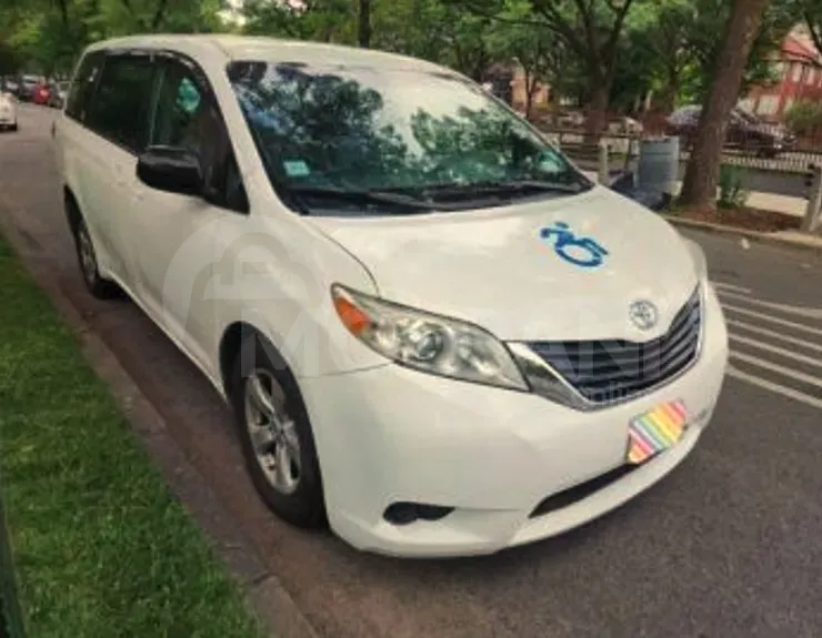 Toyota Sienna 3.5L 2016 Тбилиси - изображение 1