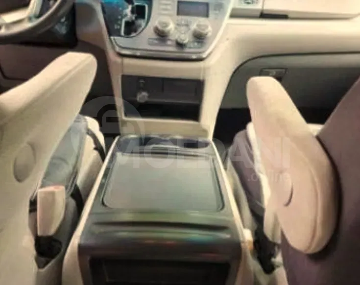 Toyota Sienna 3.5L 2016 Тбилиси - изображение 9