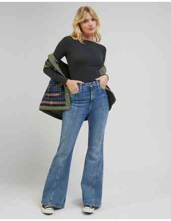 Lee - LS BOAT NECK TEE Tbilisi