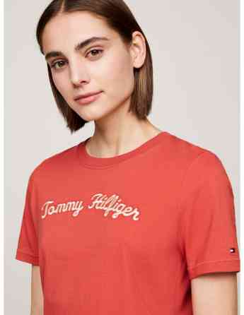 Tommy Hilfiger - REG SCRIPT C-NK SS Tbilisi