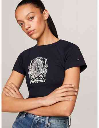 Tommy Hilfiger - SLIM RAGLAN CREST C-NK SS Tbilisi