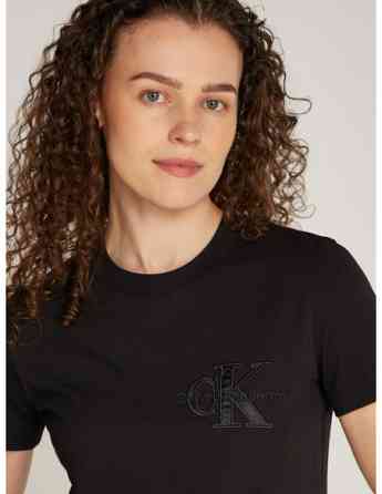CALVIN KLEIN - SATIN APPLIQUE REGULAR TEE Tbilisi