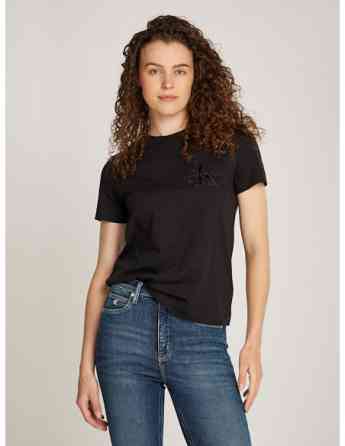 CALVIN KLEIN - SATIN APPLIQUE REGULAR TEE Tbilisi