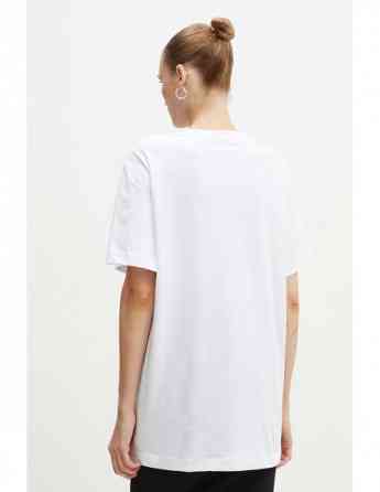 GUESS - SS CN SHINY TRIANGLE TEE Tbilisi