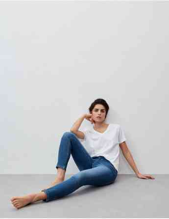 MO Fashion - V-NECK T-SHIRT Tbilisi