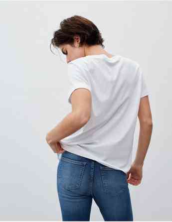 MO Fashion - V-NECK T-SHIRT Tbilisi