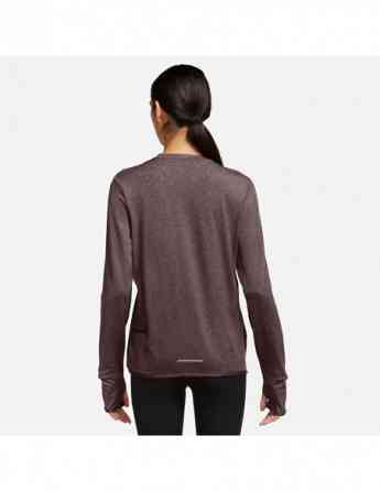 NIKE - W NK SWIFT ELMNT DF UV CRW TOP Tbilisi