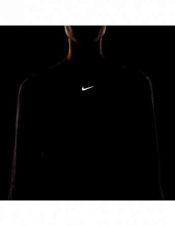 NIKE - W NK SWIFT ELMNT DF UV CRW TOP Tbilisi