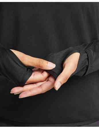 NIKE - W NK SWIFT ELMNT DF UV CRW TOP Tbilisi