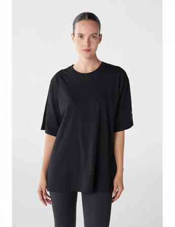 HUMMEL - REGINA OVERSIZE SHORT SLEEVE T-SHIRT Tbilisi