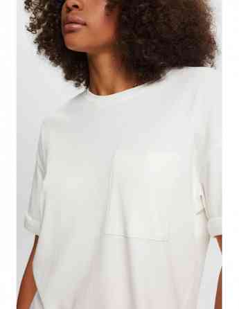 ESPRIT - Oversized t-shirt with a patch pocket Tbilisi