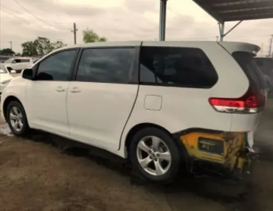 Toyota Sienna 2013 Tbilisi