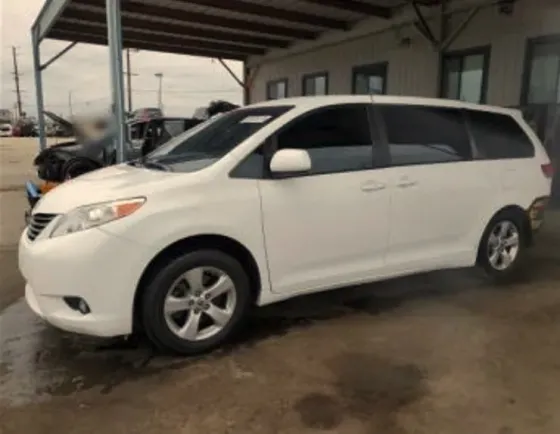 Toyota Sienna 2013 Tbilisi