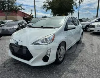 Toyota Prius C 1.5L 2015 Тбилиси - изображение 1