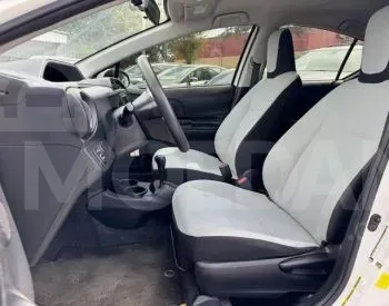 Toyota Prius C 1.5L 2015 Тбилиси - изображение 5