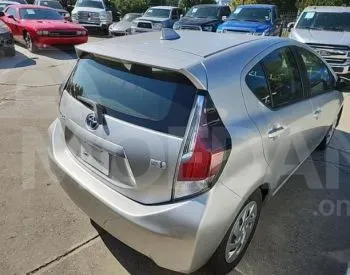 Toyota Prius C 1.5L 2016 Тбилиси - изображение 4